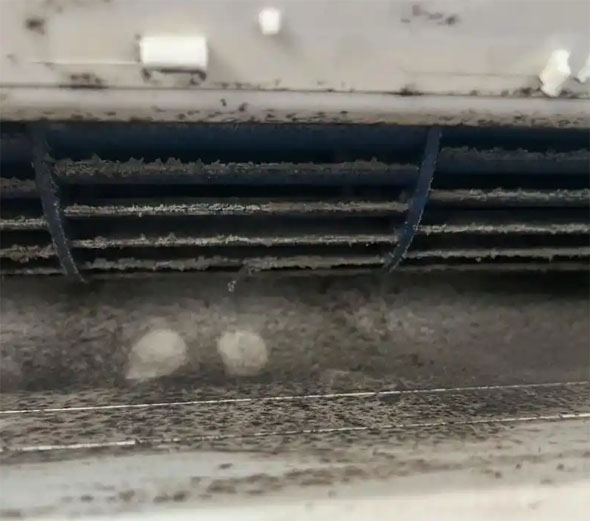 周至空调吹的风有股烧焦味是怎么回事